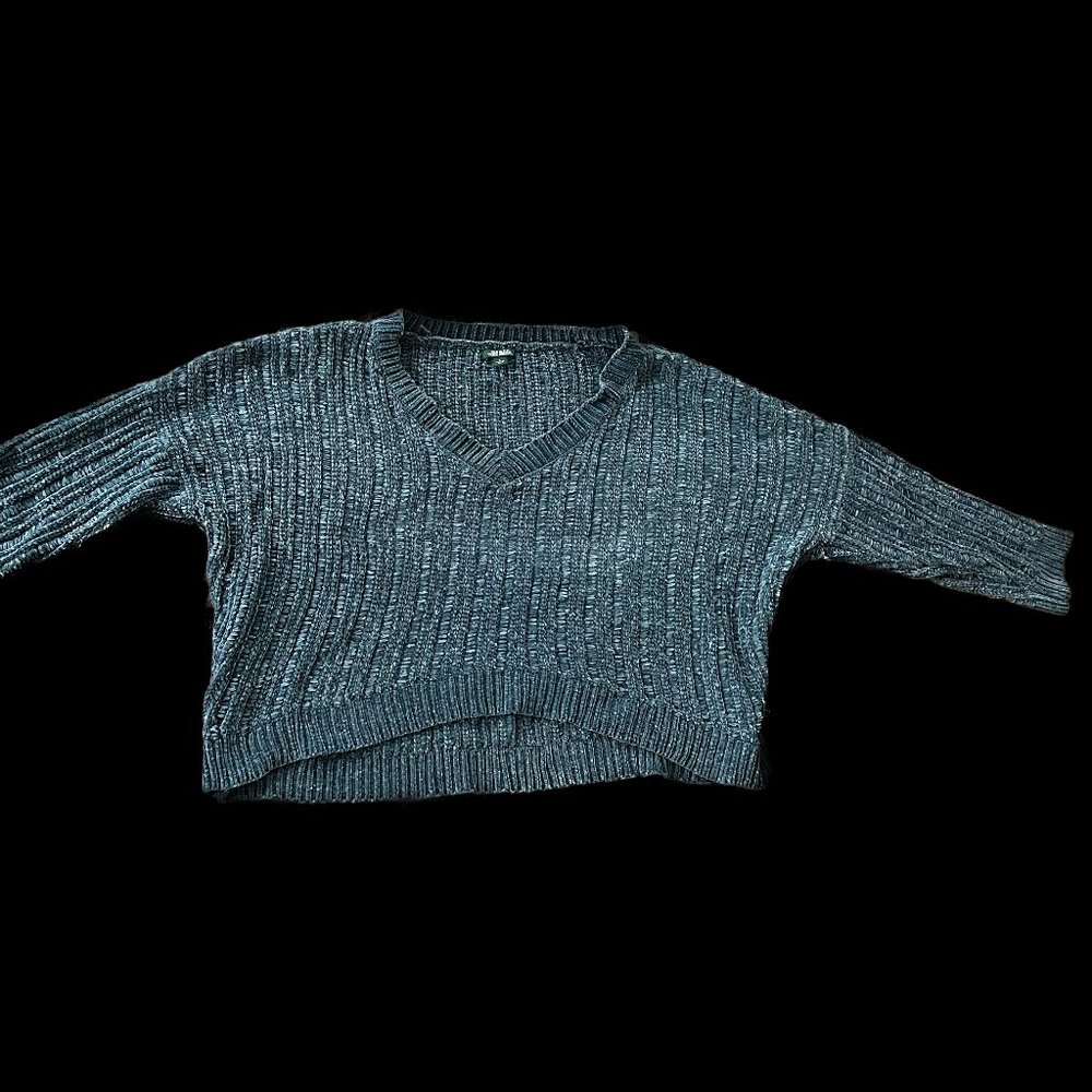 long knitted cropped shirt